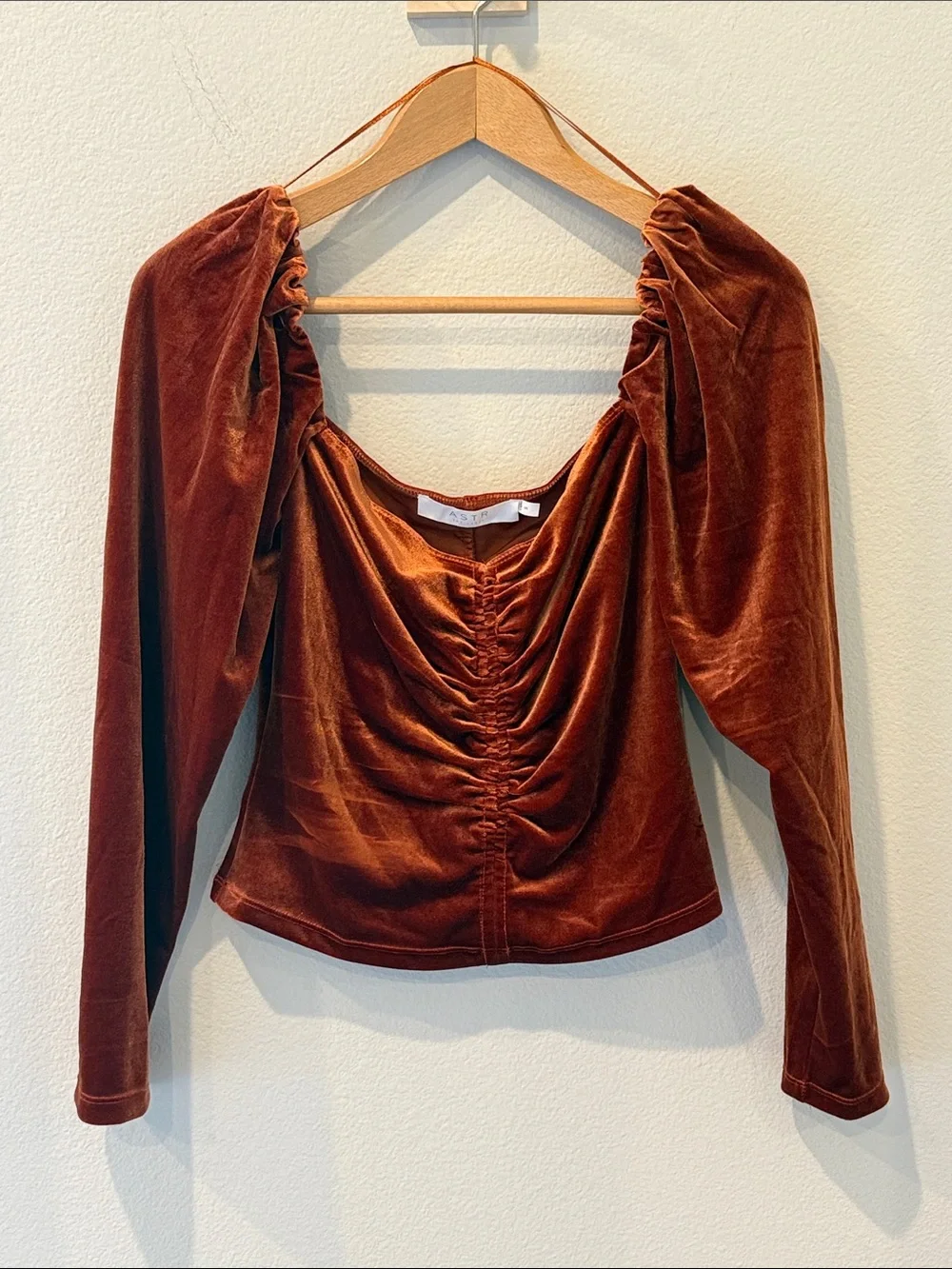 ASTR The Label Vanya Rust Orange Velvet Puff Long Sleeve Size‎ Small